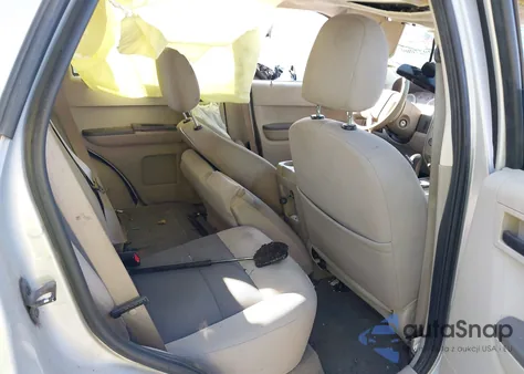 2008 Ford Escape Xlt z USA, uszkodzony, nr VIN 1FMCU03Z18KC22831